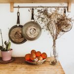 Arredare una cucina lunga e stretta i mobili adatti