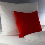 Colore rosso per arredare la camera da letto